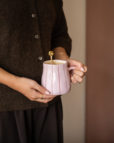 Bloomingville Handbeschilderde Mok Shirly Roze / Bordeaux - Things I Like Things I Love