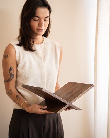 Book Stand Tonisi Wood - Things I Like Things I Love