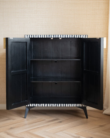 Cabinet Menne - Things I Like Things I Love