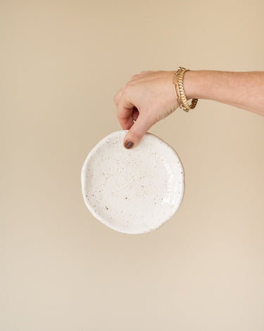 Cake Plate Vita Beige - Things I Like Things I Love