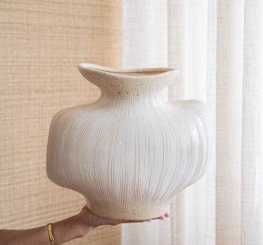 Deco Vase Holly Beige - Things I Like Things I Love
