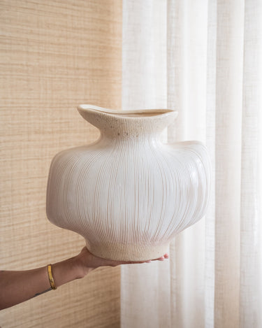 Deco Vase Holly Beige - Things I Like Things I Love