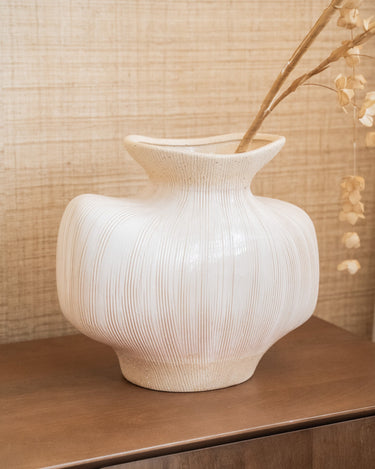 Deco Vase Holly Beige - Things I Like Things I Love