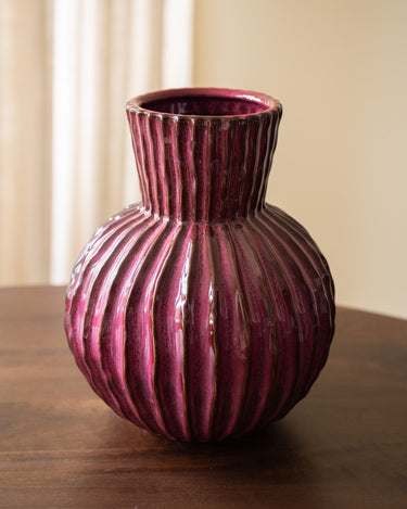 Deco Vase Zirja Burgundy - Things I Like Things I Love
