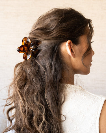 Flower Clip Mid Brown - Things I Like Things I Love