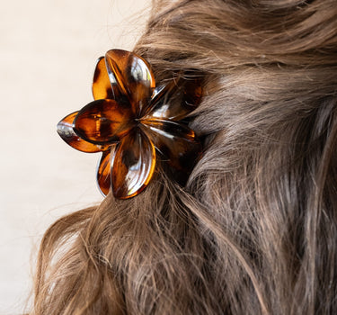 Flower Clip Mid Brown - Things I Like Things I Love