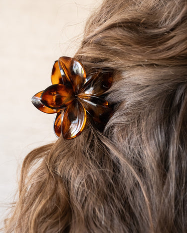 Flower Clip Mid Brown - Things I Like Things I Love