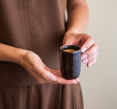 Handgemaakte Espressomok Serpa Bruin - Things I Like Things I Love