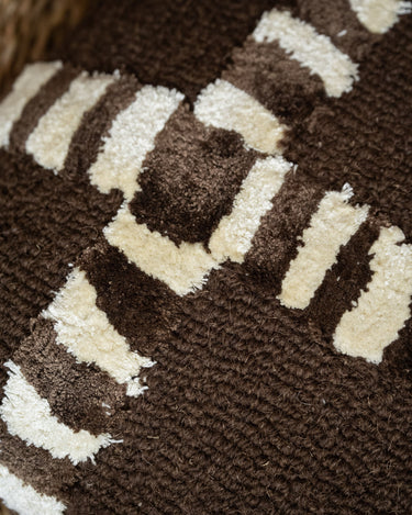 Kussen Stripescape Bruin - Things I Like Things I Love