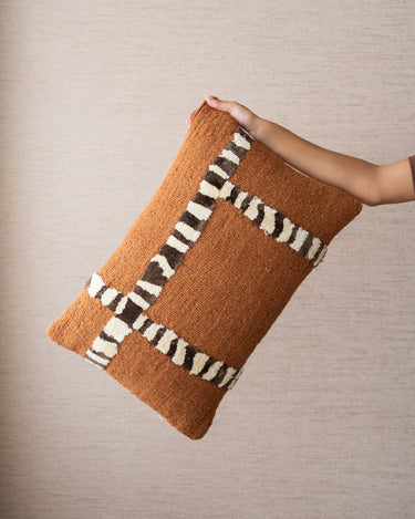 Kussen Stripescape Karamel - Things I Like Things I Love