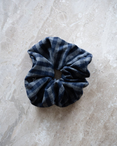 TILTIL Bobbie Checkered Scrunchie Donkerblauw - Things I Like Things I Love