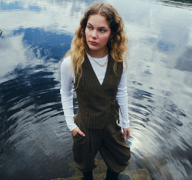 TILTIL Dex Pinstripe Gilet Groen - Things I Like Things I Love
