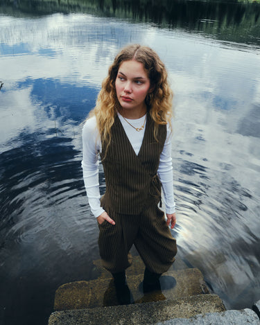 TILTIL Dex Pinstripe Gilet Groen - Things I Like Things I Love