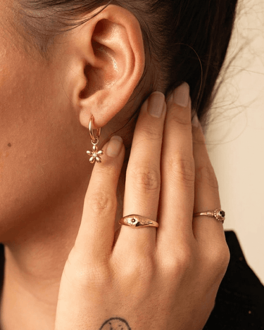 TILTIL Earrings Charm Flower Small Gold - Things I Like Things I Love