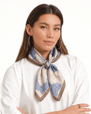 TILTIL Flo Flower Scarf Satin Blauw - Things I Like Things I Love