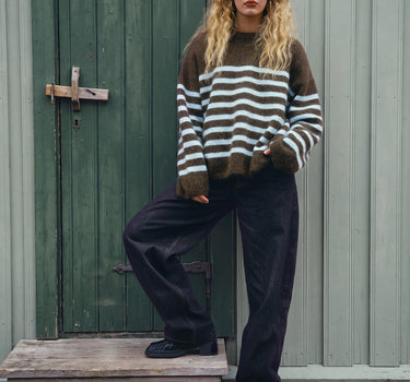 TILTIL Joa Barrel Jeans Rinse Brown Stitch - Things I Like Things I Love