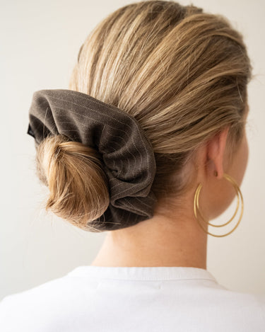 TILTIL Knitted Stripe Scrunchie Bruin - Things I Like Things I Love