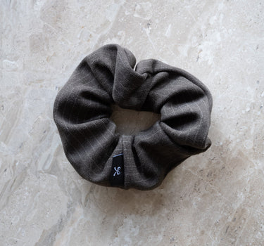 TILTIL Knitted Stripe Scrunchie Bruin - Things I Like Things I Love