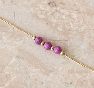TILTIL Love Gemstone Bracelet Goud Ruby - Things I Like Things I Love