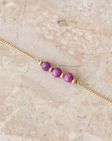 TILTIL Love Gemstone Bracelet Goud Ruby - Things I Like Things I Love