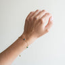 TILTIL Multi Stone Hand Chain Goud - Things I Like Things I Love