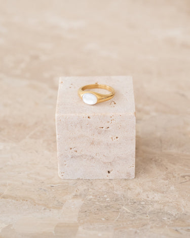 TILTIL Nomi Pearl Ring Gold - Things I Like Things I Love