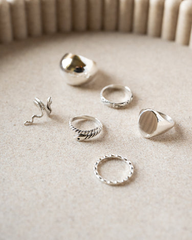 TILTIL Raye Roundy Signet Ring Silver - Things I Like Things I Love