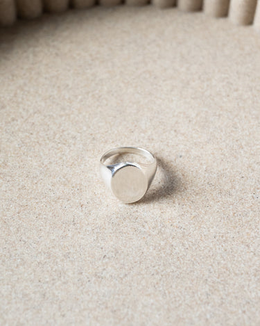 TILTIL Raye Roundy Signet Ring Silver - Things I Like Things I Love