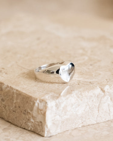 TILTIL Ring Silver Heart Signet - Things I Like Things I Love