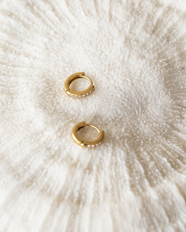 TILTIL Set Of 2 Diamond Huggie Earrings Gold - Things I Like Things I Love