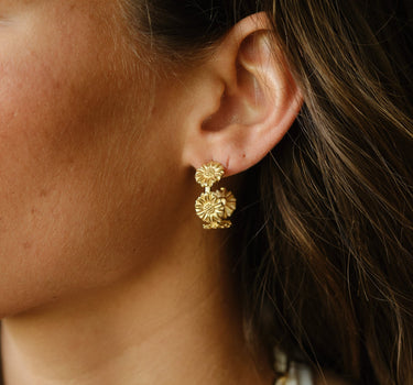 TILTIL Set of 2 Earrings Flowery Hoops Gold - Things I Like Things I Love
