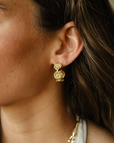 TILTIL Set of 2 Earrings Flowery Hoops Gold - Things I Like Things I Love