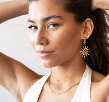 TILTIL Set of 2 Earrings Sunny Hand Hanger Gold - Things I Like Things I Love