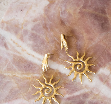 TILTIL Set of 2 Earrings Sunny Hand Hanger Gold - Things I Like Things I Love