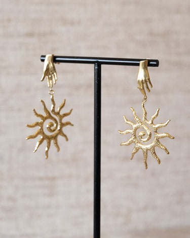 TILTIL Set of 2 Earrings Sunny Hand Hanger Gold - Things I Like Things I Love