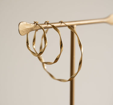 TILTIL Set of 2 Hoop Goldplated Twister - Things I Like Things I Love