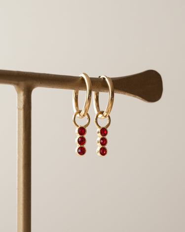 TILTIL Set van 2 Cherry Trio Zircon Earrings Goud - Things I Like Things I Love