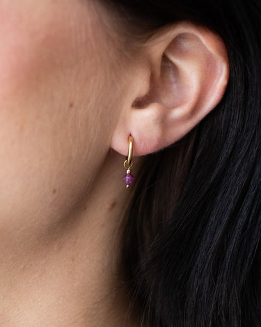 TILTIL set van 2 Love Gemstone Earrings Goud Ruby - Things I Like Things I Love