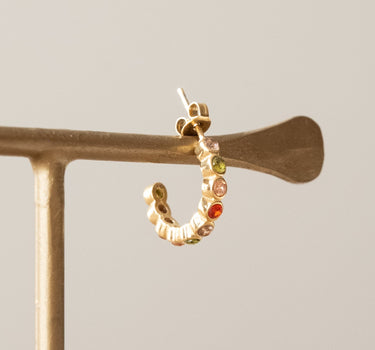TILTIL Set van 2 Multi Stone Hoop Earrings Goud - Things I Like Things I Love