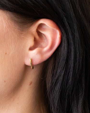TILTIL Set van 2 Ruby Stud Earrings Goud - Things I Like Things I Love