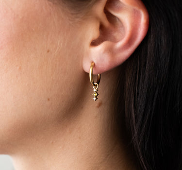 TILTIL Set van 2 Sage Trio Zircon Earrings Goud - Things I Like Things I Love