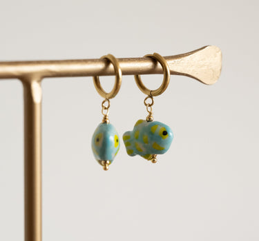 TILTIL Single Hoop Goldplated Fishy Bead - Things I Like Things I Love
