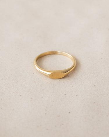 TILTIL Small Signet Ring Goud - Things I Like Things I Love