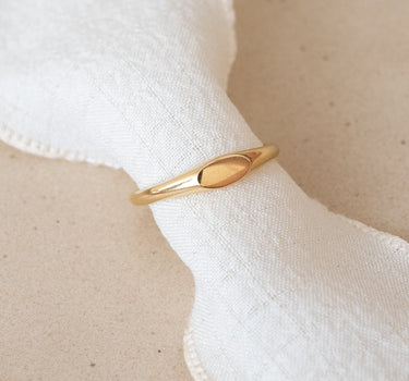 TILTIL Small Signet Ring Goud - Things I Like Things I Love