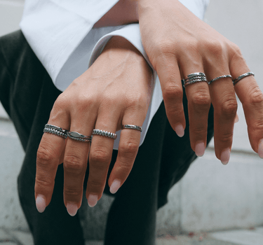 TILTIL Small Signet Ring Silver - Things I Like Things I Love