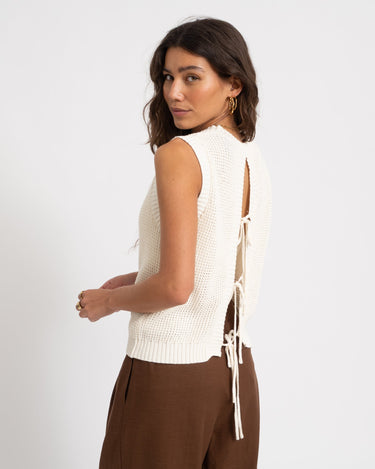 TILTIL Soesja Open Back Top Beige - Things I Like Things I Love