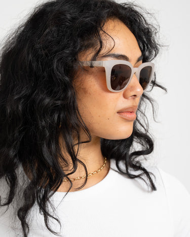 TILTIL Sunglasses Kim Beige - Things I Like Things I Love