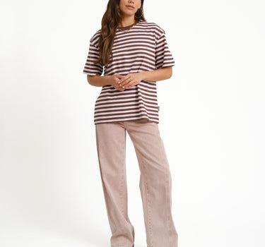 TILTIL Thin Striped Luc Tee Bruin Roze - Things I Like Things I Love
