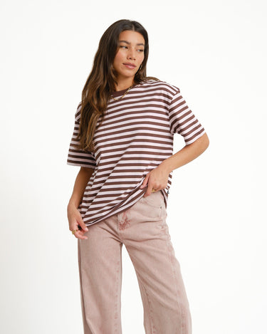 TILTIL Thin Striped Luc Tee Bruin Roze - Things I Like Things I Love
