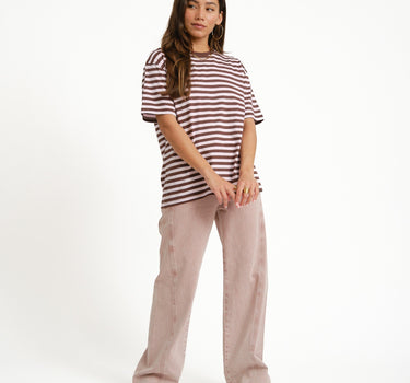 TILTIL Thin Striped Luc Tee Bruin Roze - Things I Like Things I Love